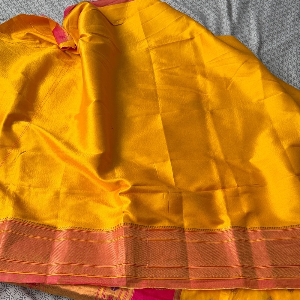 9 yards Vibrant Yellow and Red Embroidered Yeola Paithani Nauvvari sari - Picture 14 of 16